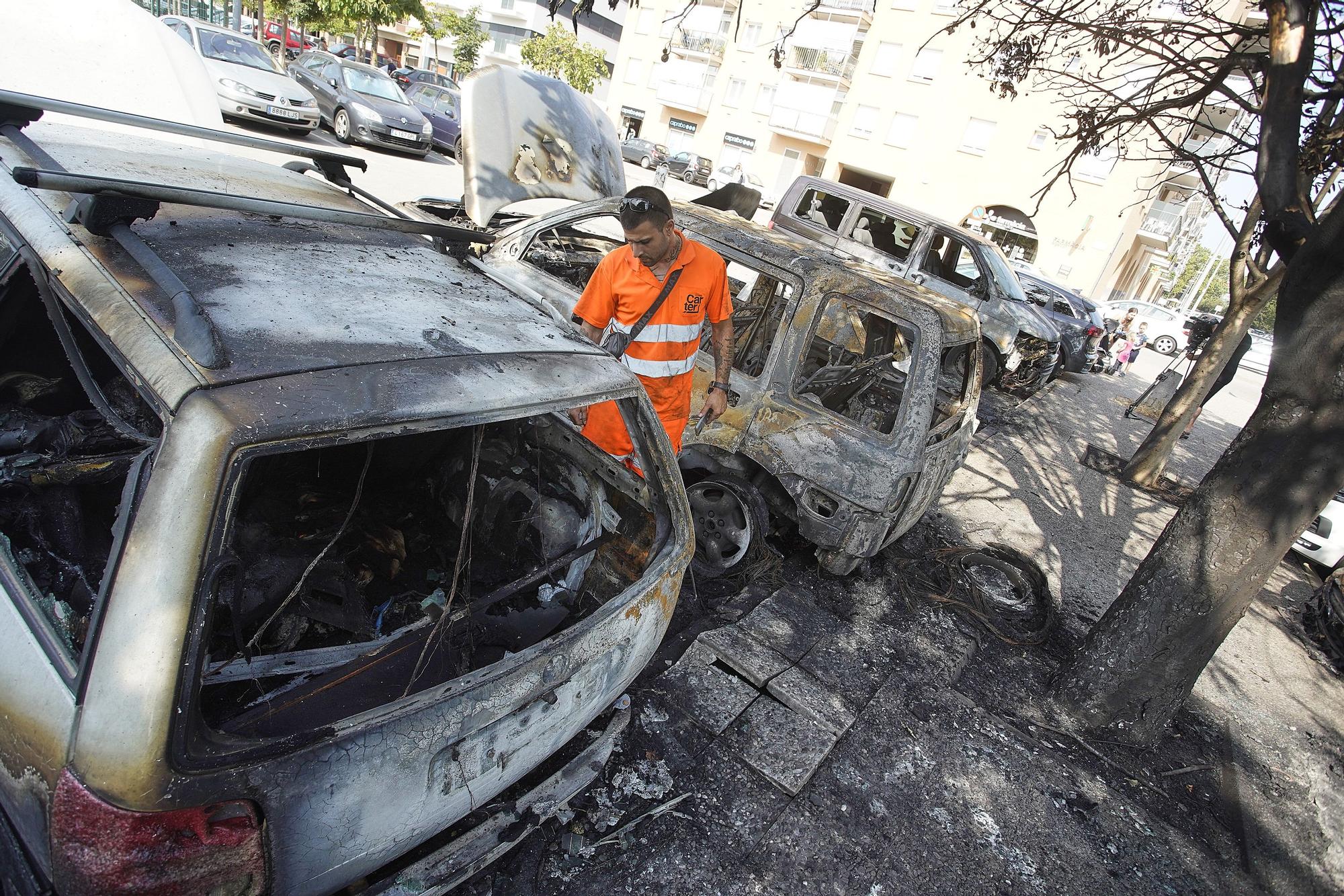 Incendi de vehicles al pàrquing del parc del Migdia