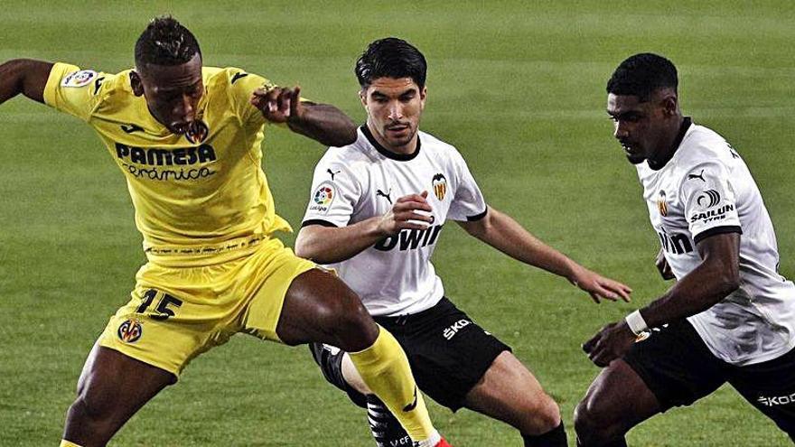 Carlos Soler, durante el partido de este viernes en Mestalla.