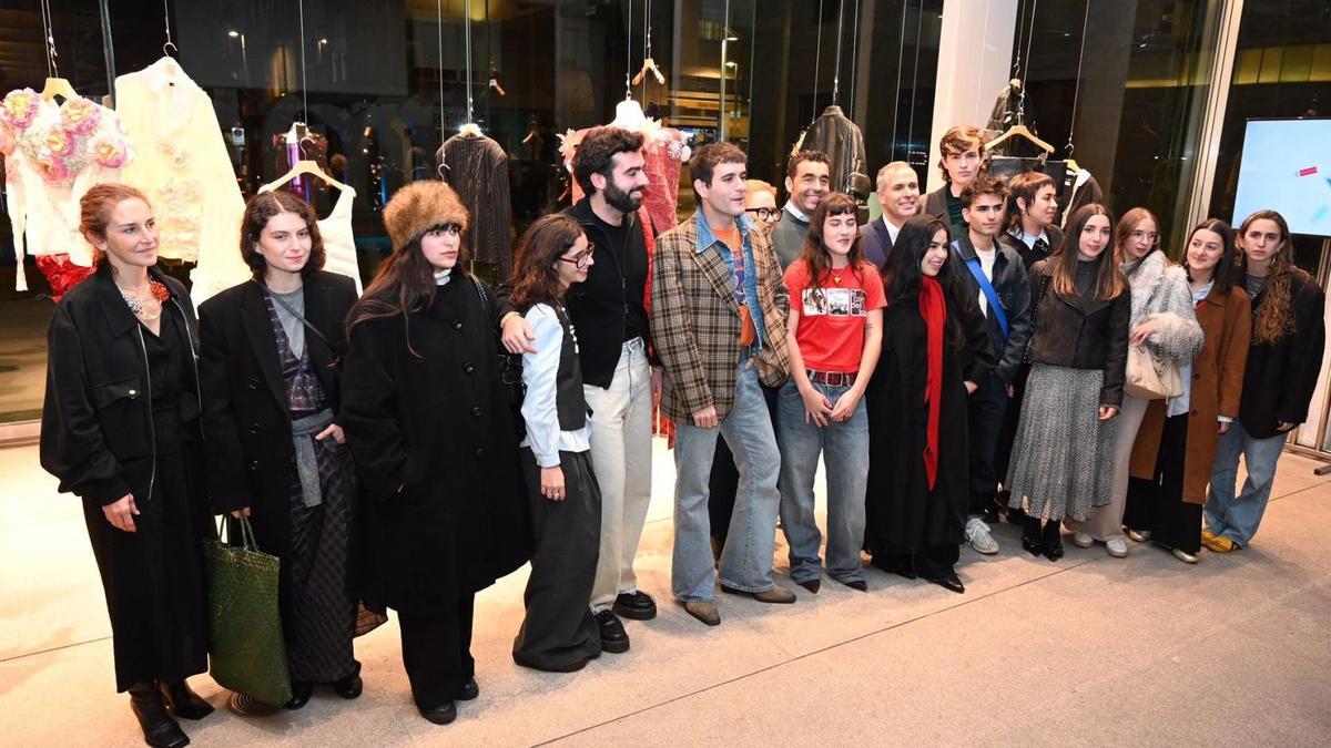 Inauguración de la exposición en la que 15 estudiantes reinterpretan piezas de Bimba y Lola y Alejandro Gómez Palomo.