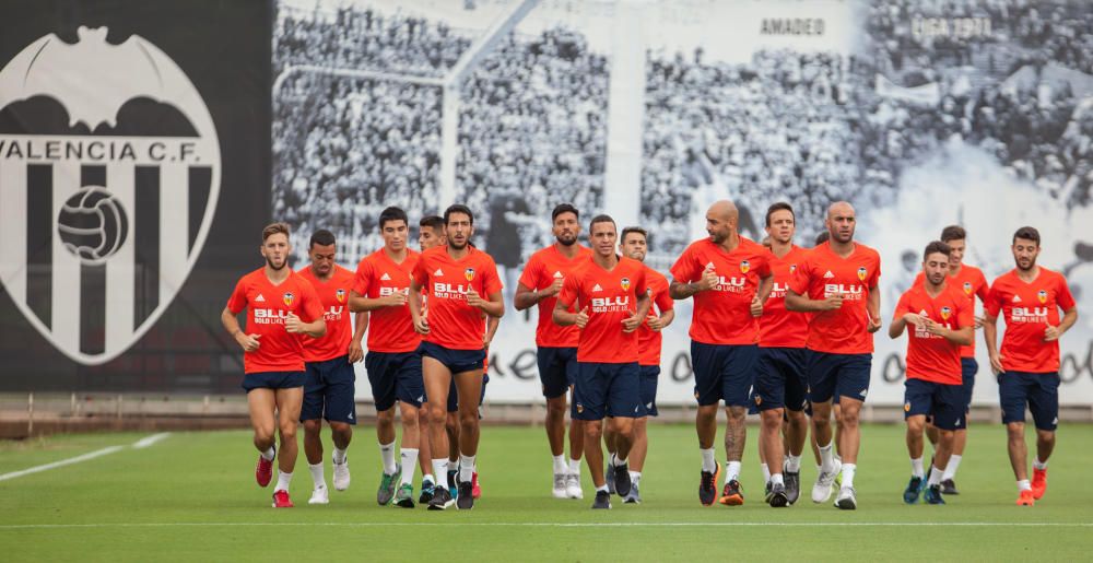 Las imágenes del entrenamiento de este lunes del Valencia CF