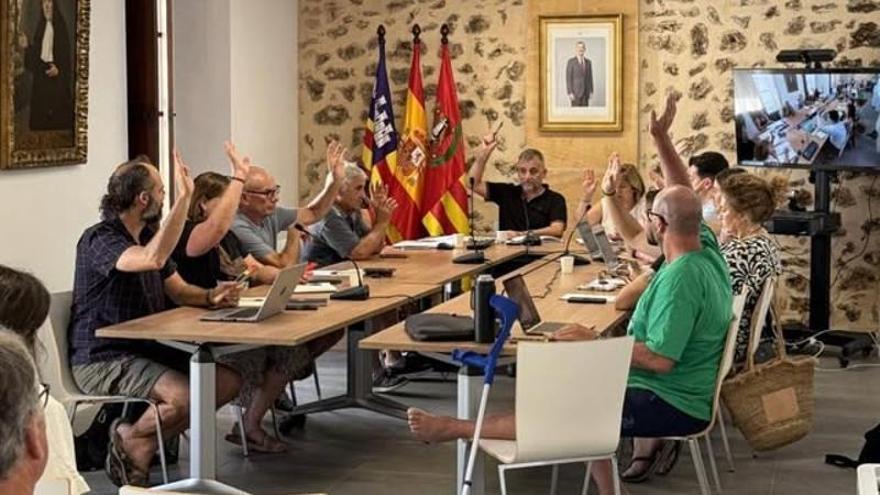 Més per Sencelles insta a retirar el nuevo canal de whatsApp municipal en inglés y alemán