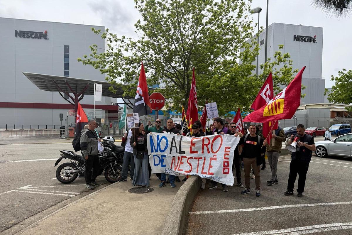 Un moment de la manifestació de treballadors de la Nestlé a Girona.