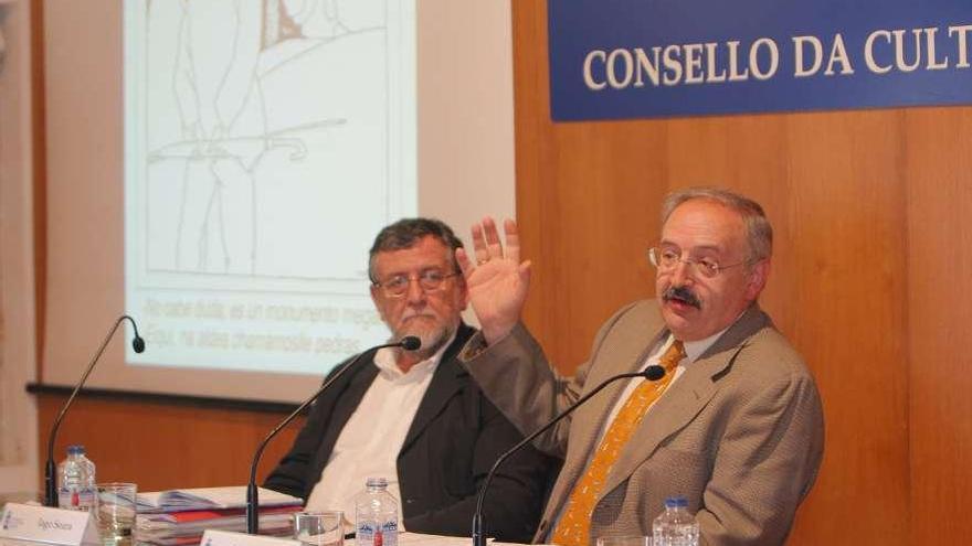 Iago Seara y Ramón Villares, ayer, en el Consello da Cultura Galega, en Santiago. xoán álvarez