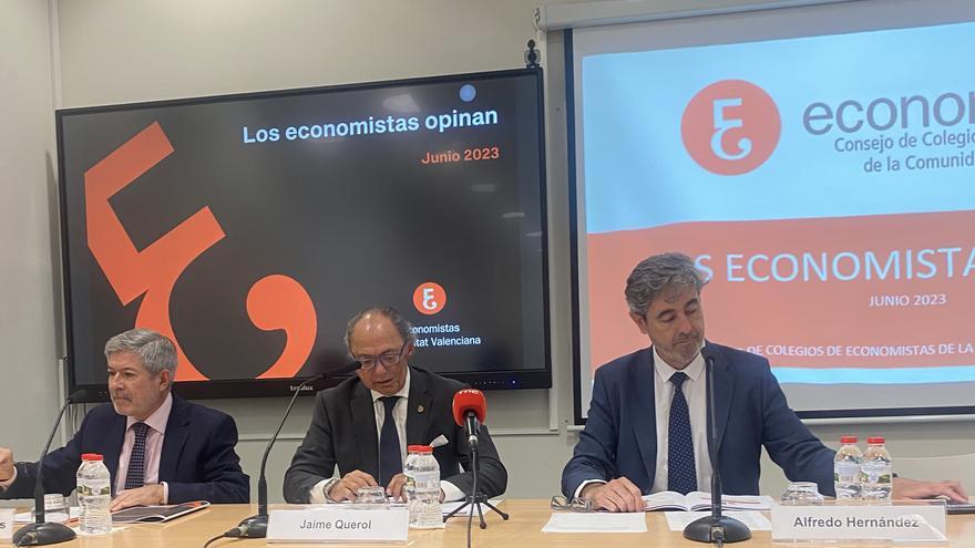 Los economistas de la Comunidad Valenciana instan a recortar del gasto público y piden más control de las bajas laborales