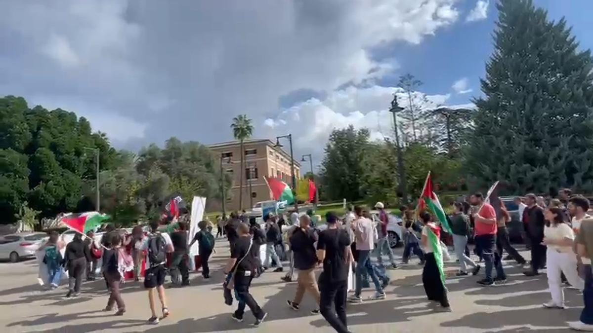 Estudiantes de la UIB se concentran frente al Rectorado en apoyo a Palestina