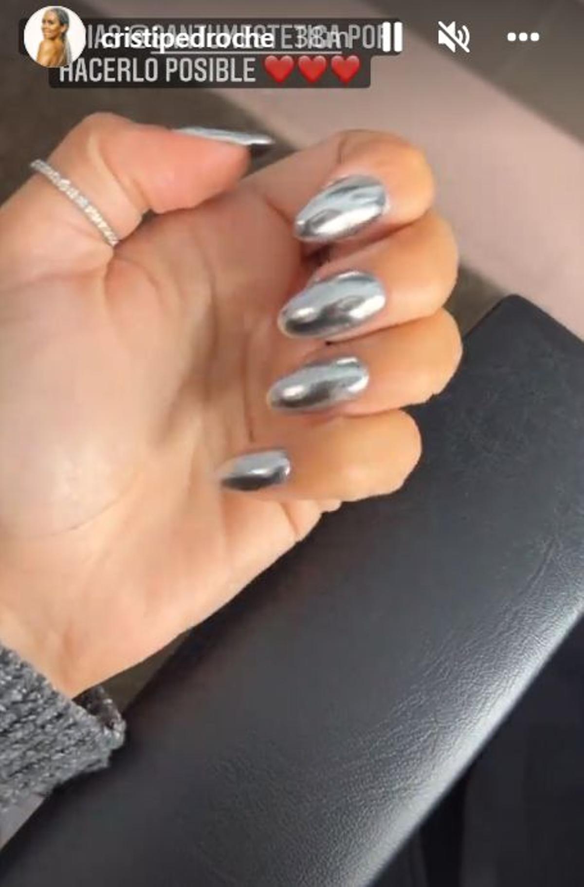 Manicura plata de Cristina Pedroche en las Campanadas 2021
