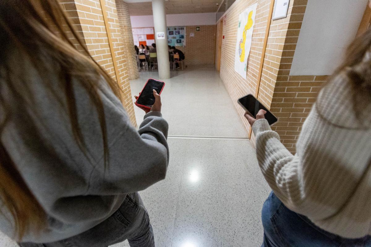 Alicante - prohibicion telefonos moviles en aula - IES Doctor Balmis - educacion