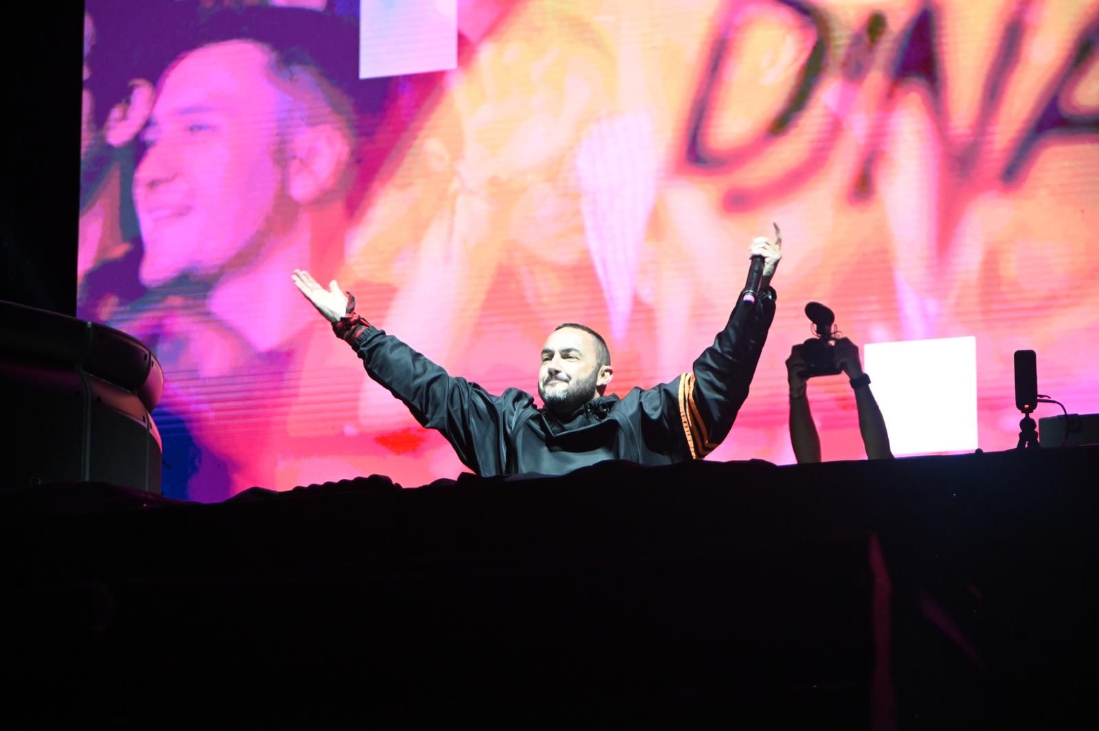 DJ Nano celebra sus 30 años en la música con baño de masas en Zaragoza