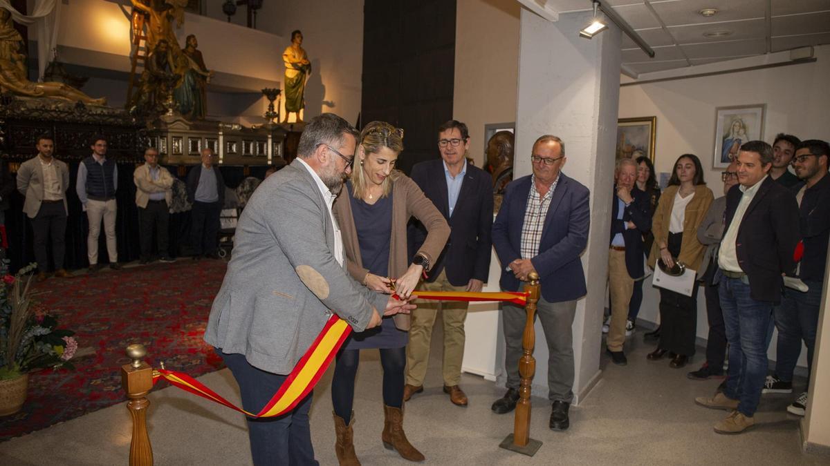 Inauguración de la muestra con obras de Julio Quesada en el Museo de Semana Santa de Crevillent