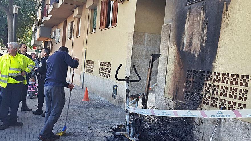 Una vecina intoxicada en el Pont d&#039;Inca: &quot;Vi una luz en el salón, me di cuenta de que era fuego y le eché cubos de agua&quot;