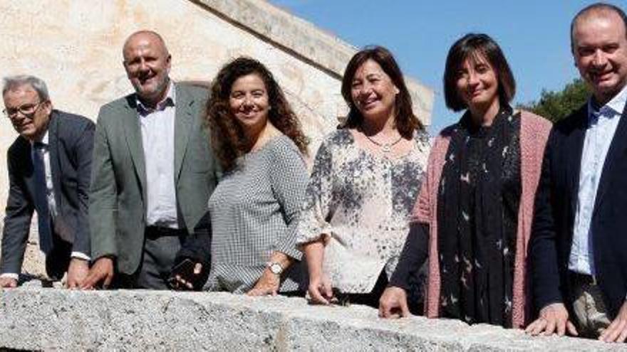 Vicent Torres, Miquel Ensenyat, Pilar Costa, Francina Armengol, Maite Salord y Jaume Ferrer, en Menorca.