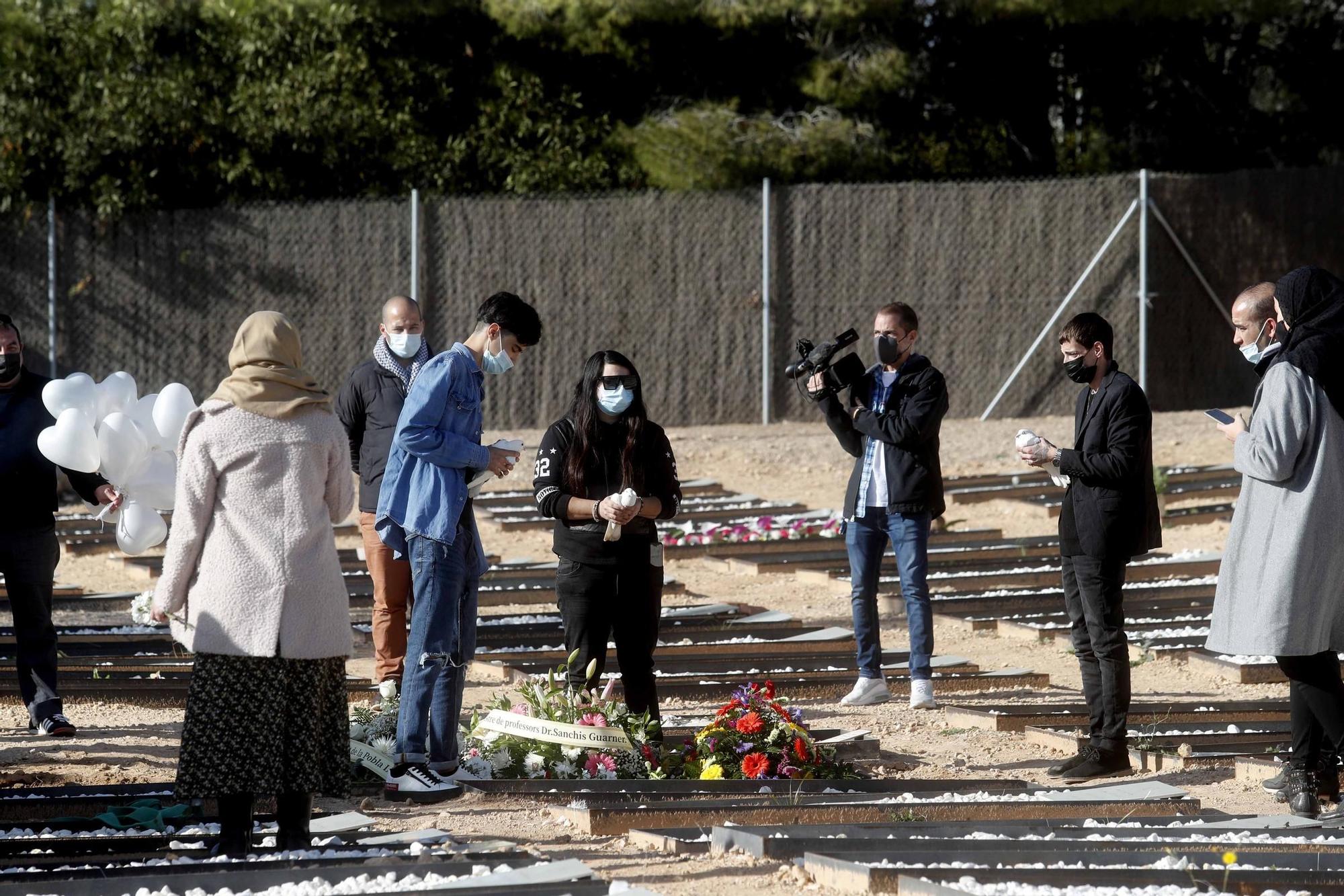 Entierro de Wafaa Sebbah en el cementerio Jardín Muslmán de València