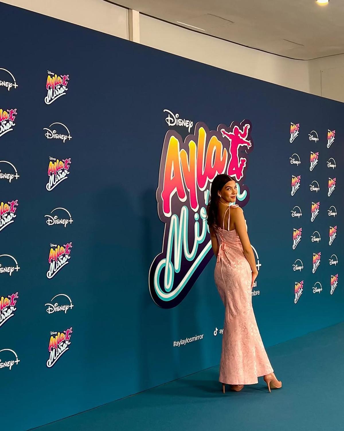 Amalia en la premiere de 'Ayla y los Mirror' para Disney+