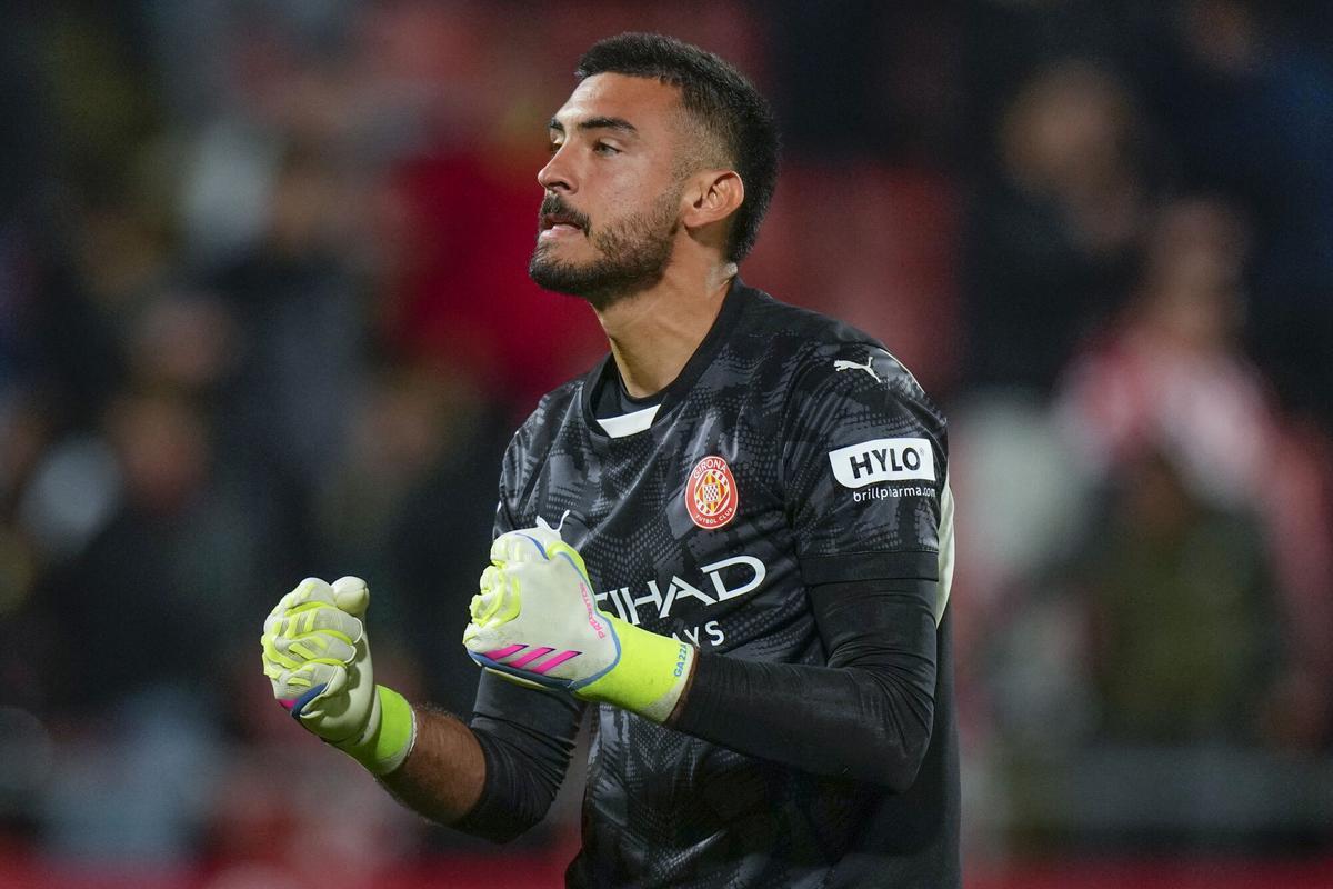 Girona's goalkeeper Paulo Gazzaniga celebrates the victory at the end of the matchday 34 of LaLiga EA Sports between Girona FC and RCD Mallorca at the Montilivi Stadium in Girona, Spain, 5 May 2025. EFE/Siu Wu