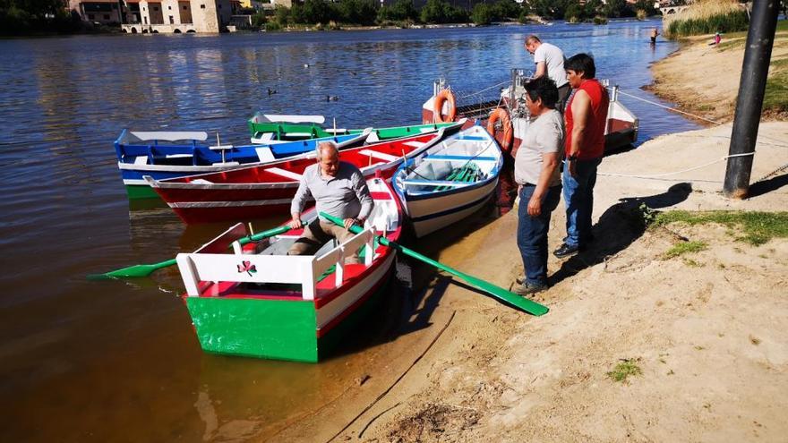 Las nuevas barcas adquiridas por el Ayuntamiento de Zamora en el río Duero.