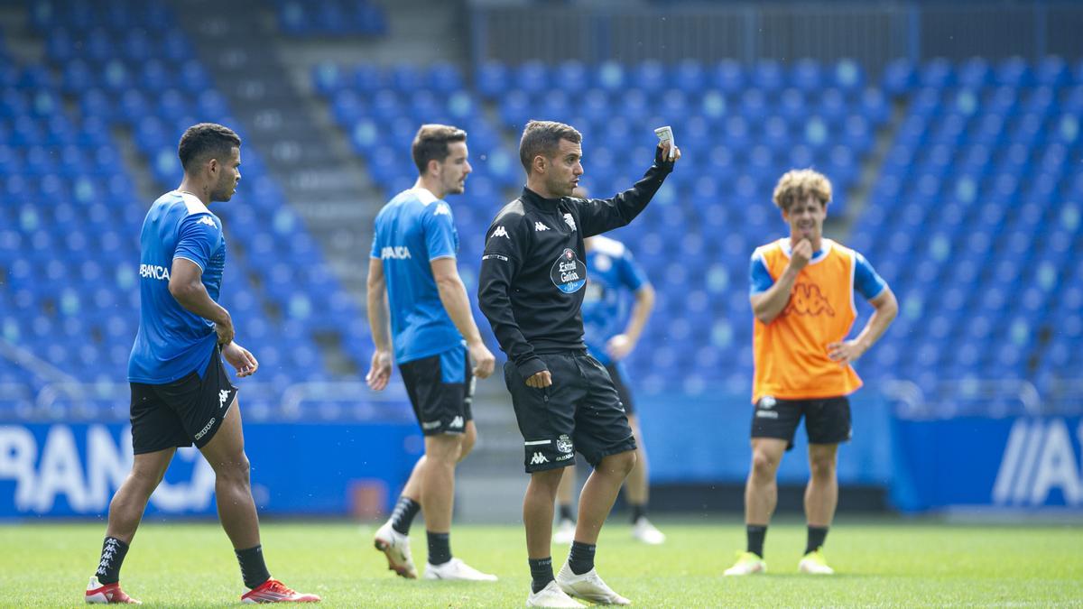 Mario Soriano (d), en Riazor a las órdenes de Borja Jiménez.