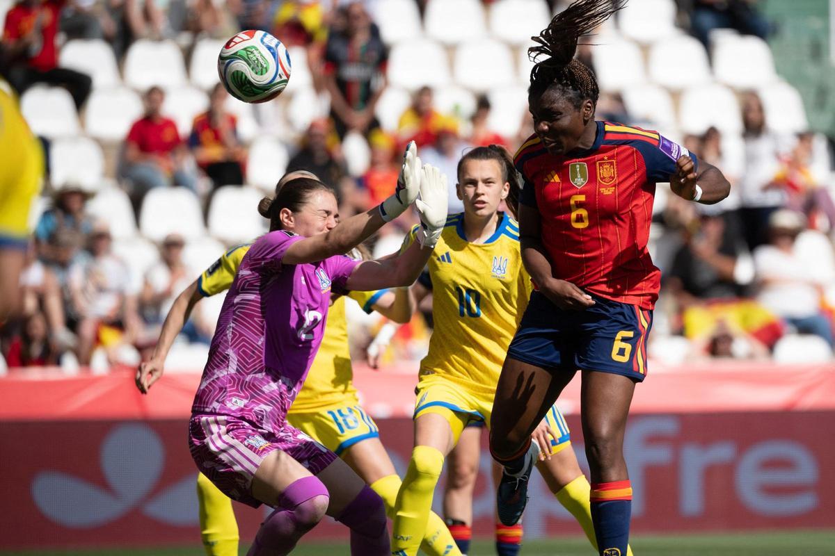 Partido de clasificación para la Copa Mundial Femenino entre España y Ucrania, en imagenes.