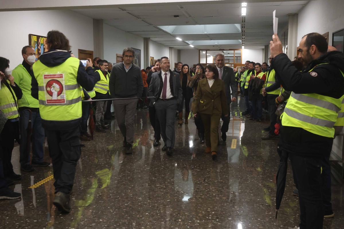 Valencia. Protesta del colectivo de informáticos durante el cambio de la presidencia de la Conferencia de Rectores de las Universidades Publicas en manos de José Capilla (UPV)