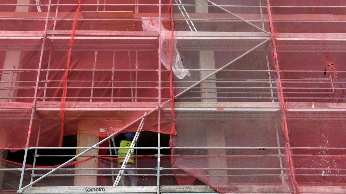 Edificio de viviendas en construcción en A Coruña.   | // CARLOS PARDELLAS