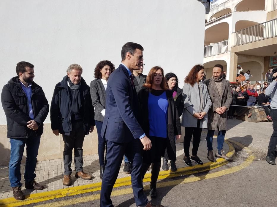 Pedro Sánchez visita Cala Rajada para comprobar los efectos de la borrasca Gloria