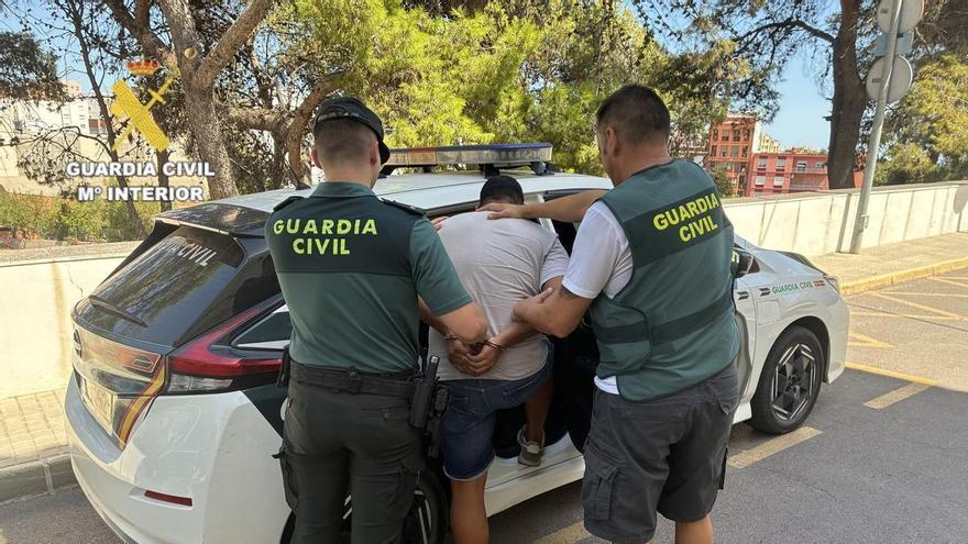 Così agiva un ladro a Vall d'Uixó: aspettava che i corrieri scendessero dal veicolo per rubare