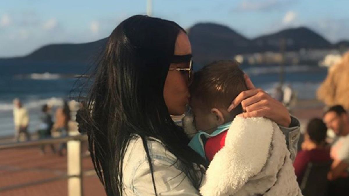 Aurah Ruiz y su hijo Nyan