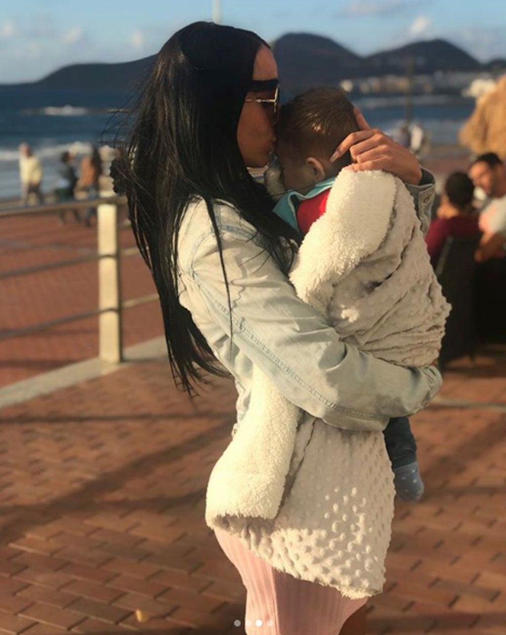 Aurah Ruiz y su hijo Nyan