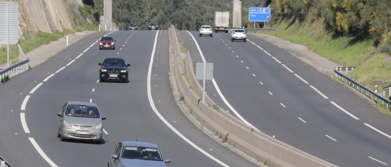 Vehículos circulando por la Autovía do Morrazo.