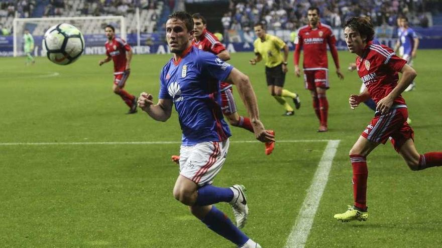 Christian Fernández, en el choque ante el Zaragoza disputado en la primera vuelta en el Carlos Tartiere.