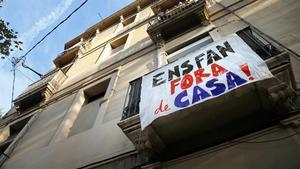 Protesta contra el ’mobbing’ en un inmueble del Poblenou.