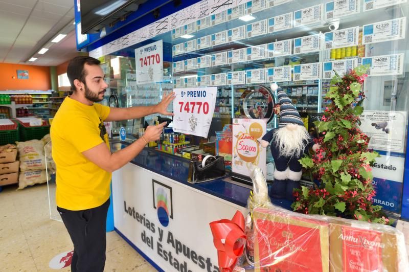 22-12-2019 SANTA LUCÍA DE TIRAJANA. 5º premio del sorteo de Navidad de la Loteria Nacional, vendido en el despacho situado en el Supermercado Doctoral (Grupo Bolaños). Fotógrafo: ANDRES CRUZ  | 22/12/2019 | Fotógrafo: Andrés Cruz