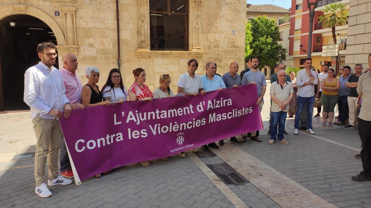 Acto de condena en Alzira, ayer.