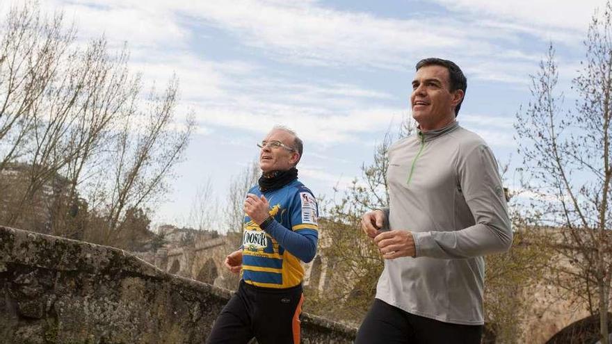 Vázquez Barquero, de &#039;running&#039; con Pedro Sánchez, ayer, por la mañana. // Brais Lorenzo