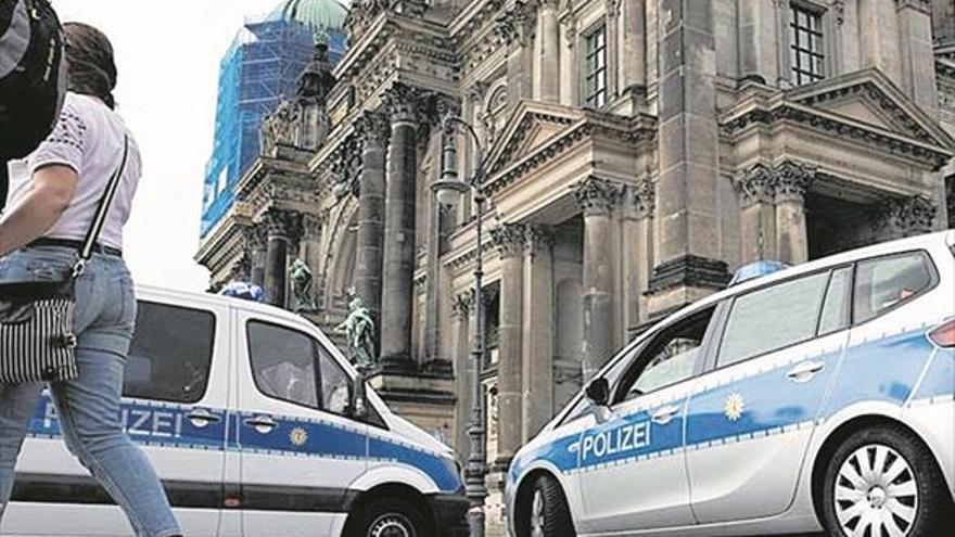 Alerta de atentado con dos heridos en un tiroteo en la catedral de Berlín