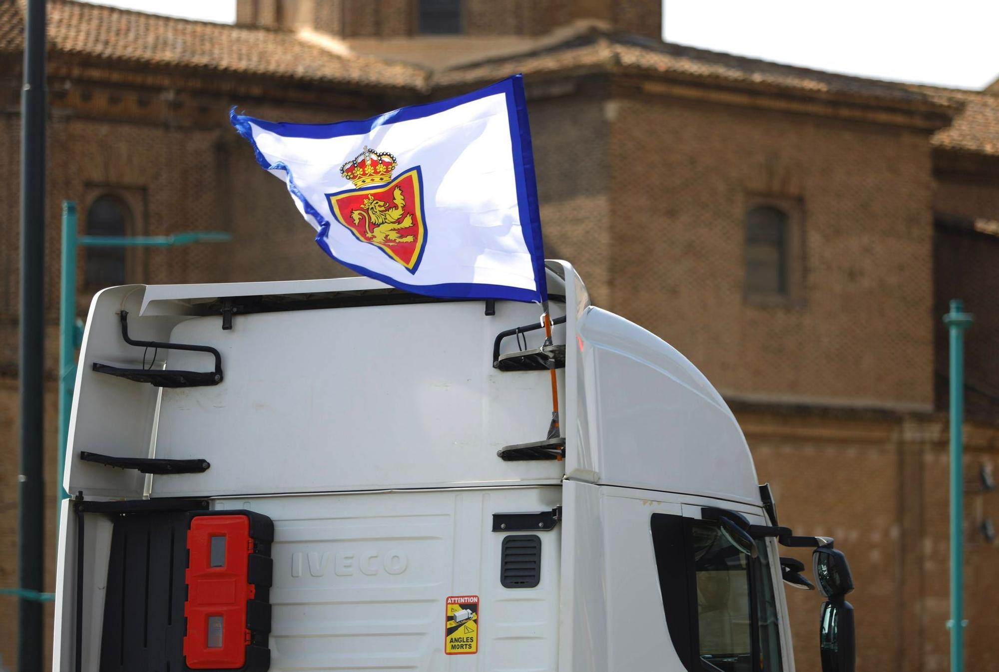 En imágenes | Una treintena de camiones honran en Zaragoza a San Cristóbal, el patrón de los conductores