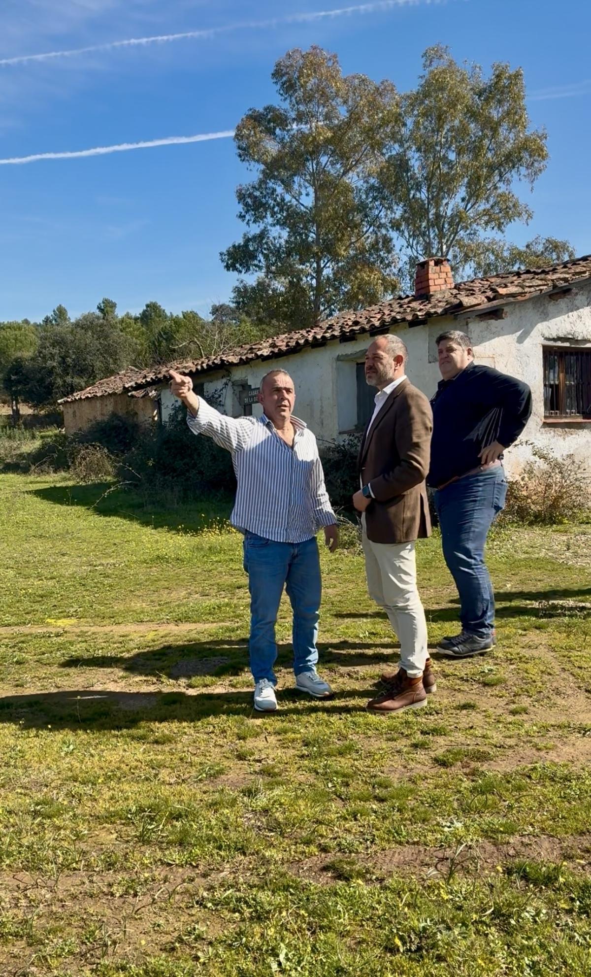 Visita del consejero de Gestión Forestal y Mundo Rural, Francisco Ramírez, a los montes de Cilleros.