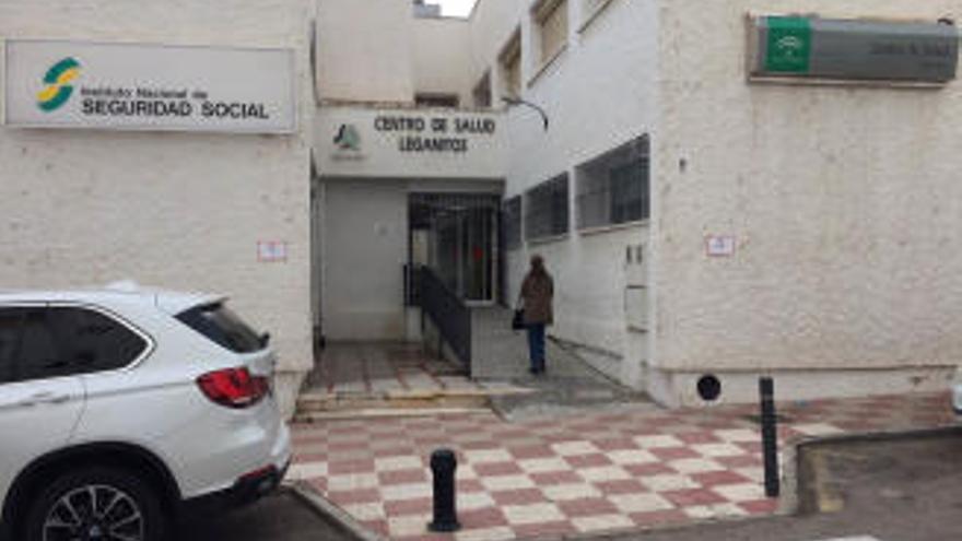 Entrada al centro de salud Leganitos.