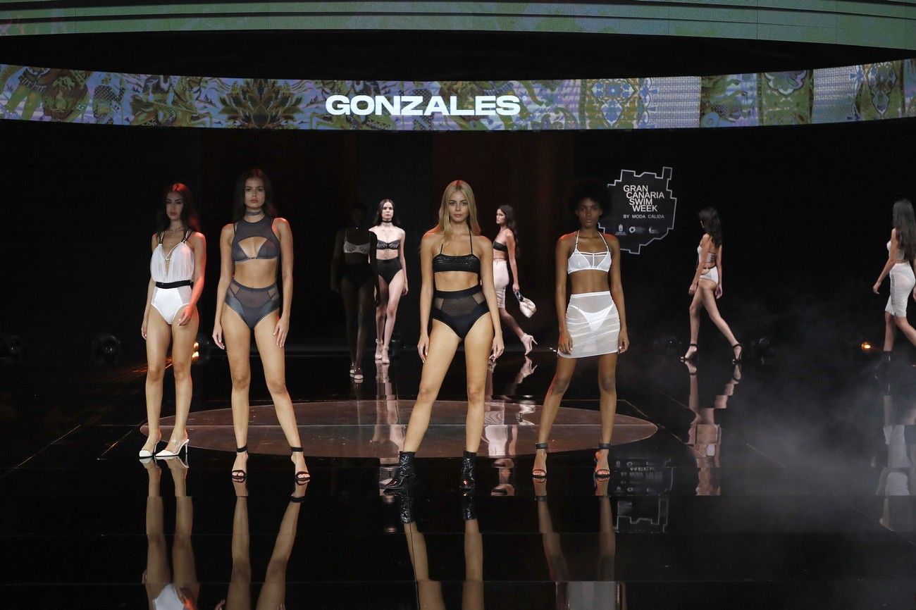 Desfile de González en la Gran Canaria Swim Week 2021 (2ª jornada)