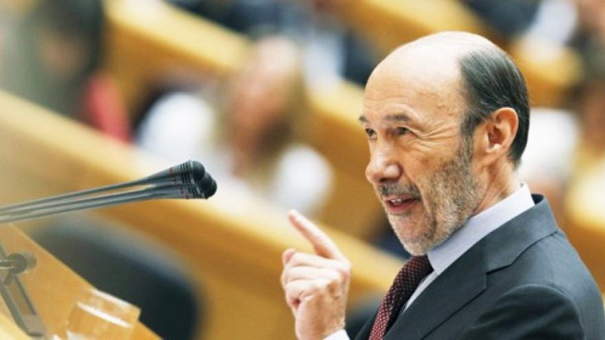 Rubalcaba: “Le pido que se marche, usted está haciendo daño a España”