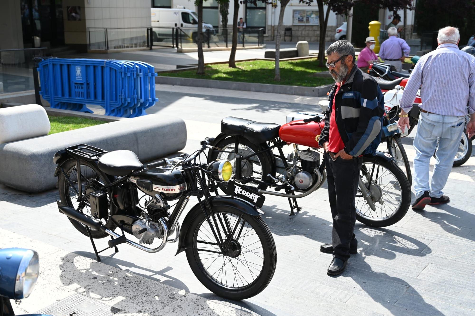 Exposición de motos clásicas y de competición en Almassora