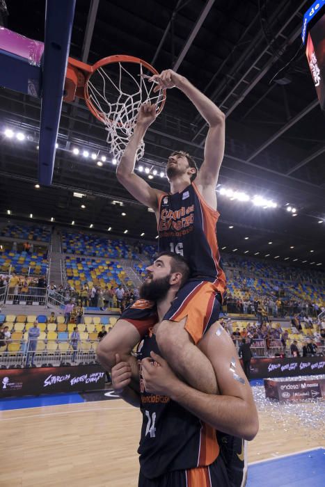 Las mejores imágenes de la victoria del Valencia Basket en la Supercopa