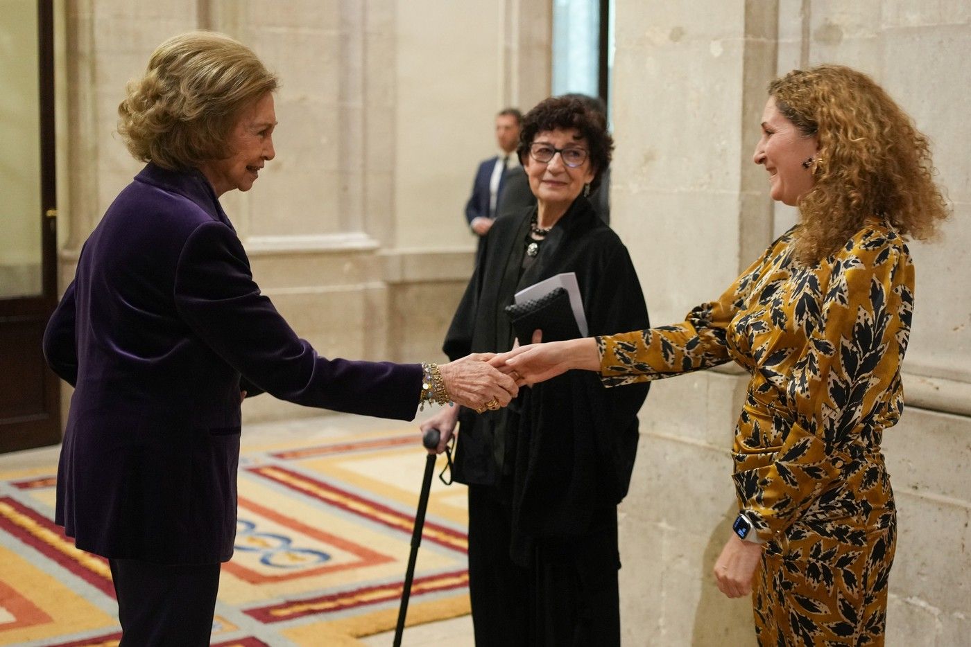 La Reina Sofía entrega a Olvido García Valdés el premio de Poseía Iberoamericana