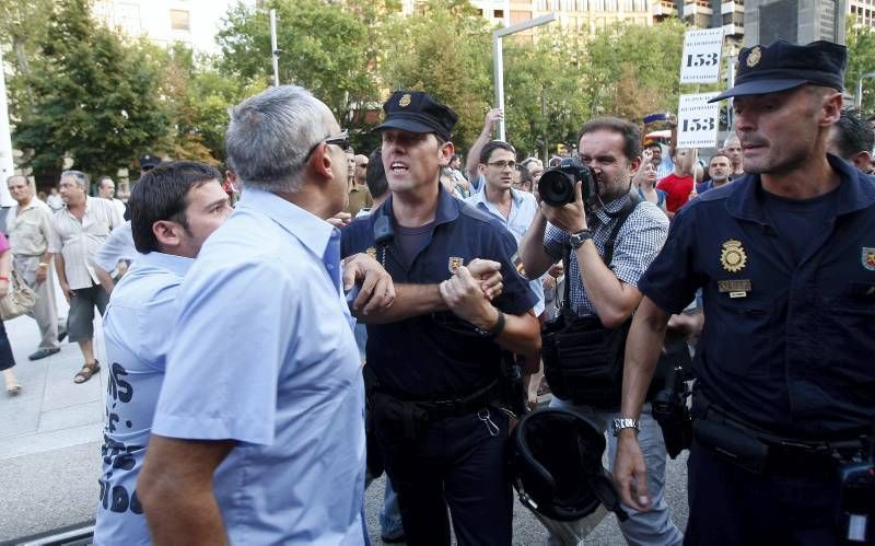 Fotogalería: Tensión entre policías y trabajadores de AUZ