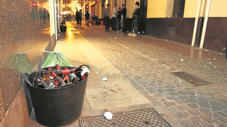 Las tascas cumplen la sentencia contra el alcohol y se vacían antes del horario habitual