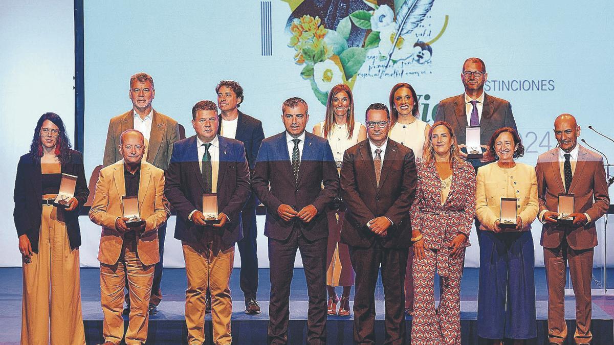 Los Viera y Clavijo reconocen a seis docentes y cuatro centros
