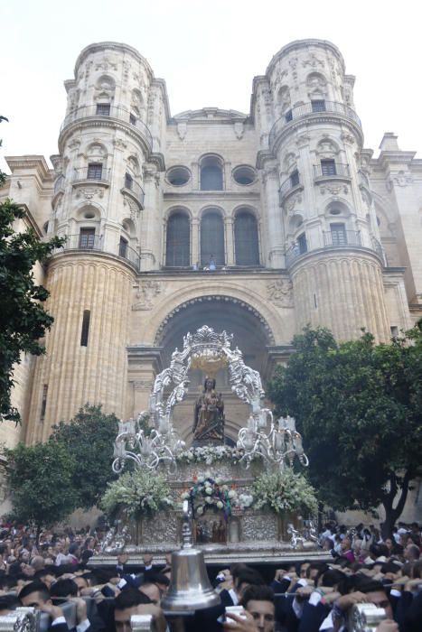 La salida procesional de Santa María de la Victoria desde la Encarnación hasta su Santuario cerró la anual novena dedicada a la imagen de la Patrona. En el cortejo de este 2019, junto al obispo de la Diócesis de Málaga, Jesús Catalá, estuvieron presentes el alcalde junto a personalidades del Consistorio y Junta de Andalucía