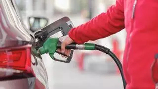 Ahorra en la gasolinera: Los días en los que es más barato y más caro poner gasolina