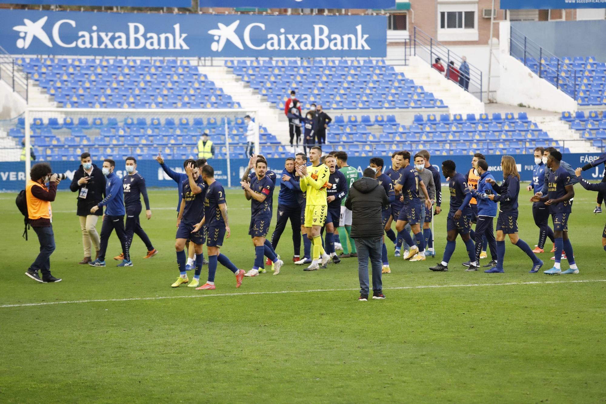 El UCAM Murcia vence y certifica su presencia en el play off (3-2)