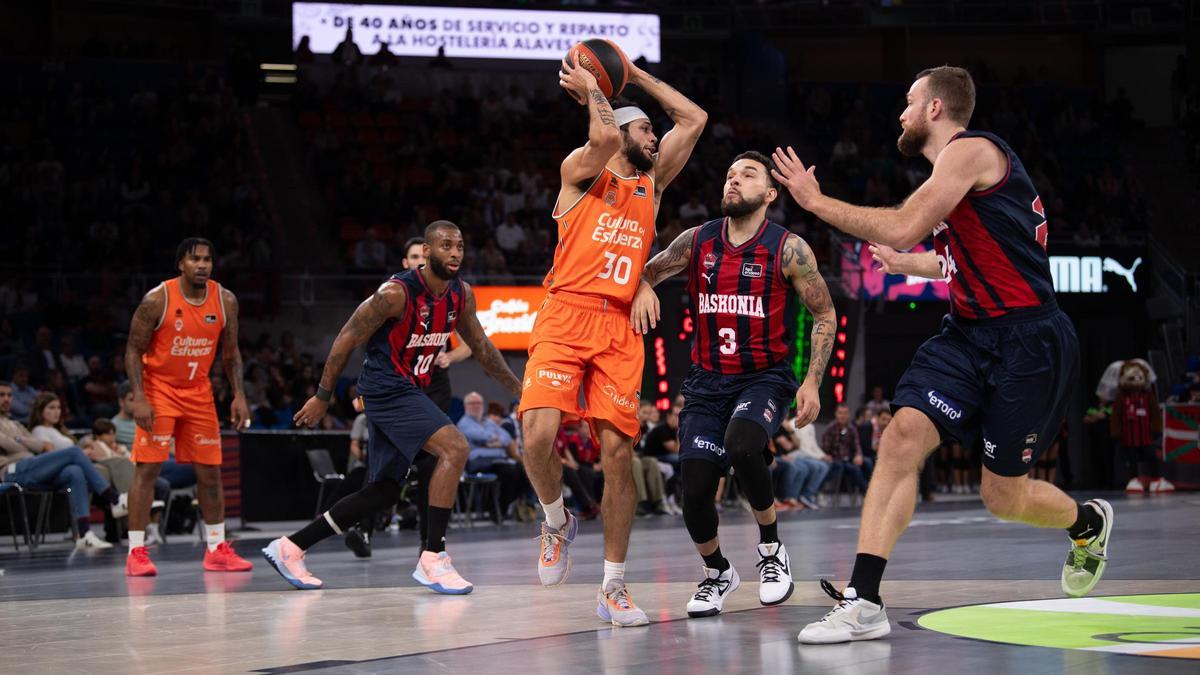 Valencia y Baskonia son los que buscan refuerzo con mayor intensidad.