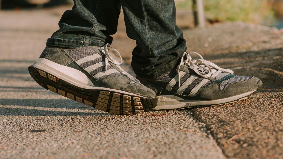 Zapatillas de gamuza.